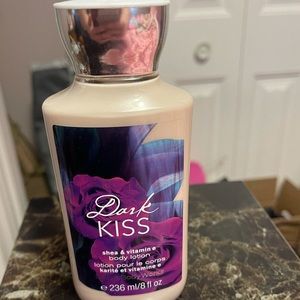 Bath and bodyworks dark kiss lotion